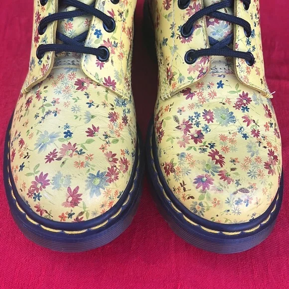 🌼 Dr. Martens Sunshine Yellow Daisy Floral 1460 Boots 🌼 - Picture 13 of 17